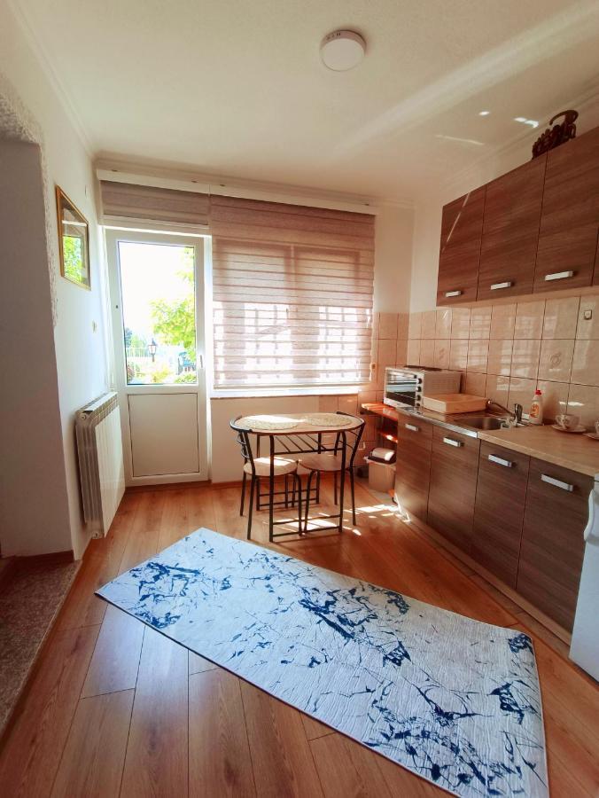 Garden Free Parking Apartment Сараево Екстериор снимка