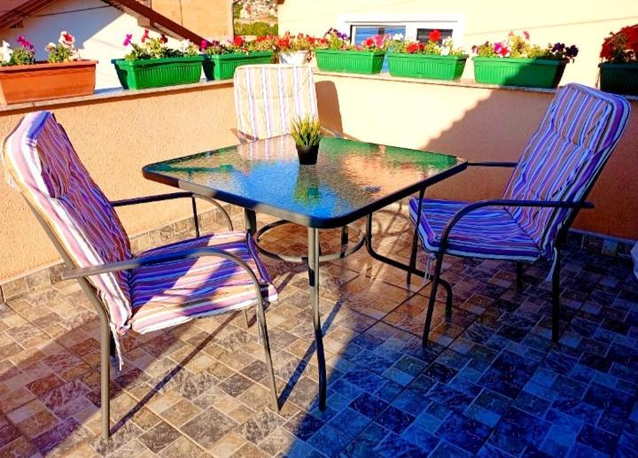 Garden Free Parking Apartment Сараево Екстериор снимка