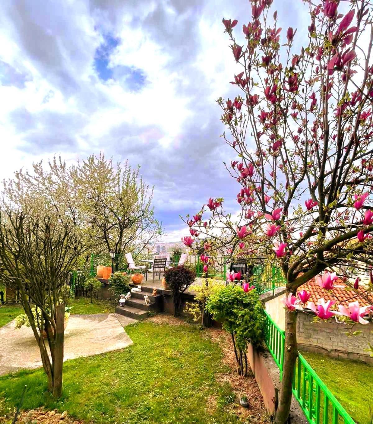 Garden Free Parking Apartment Сараево Екстериор снимка