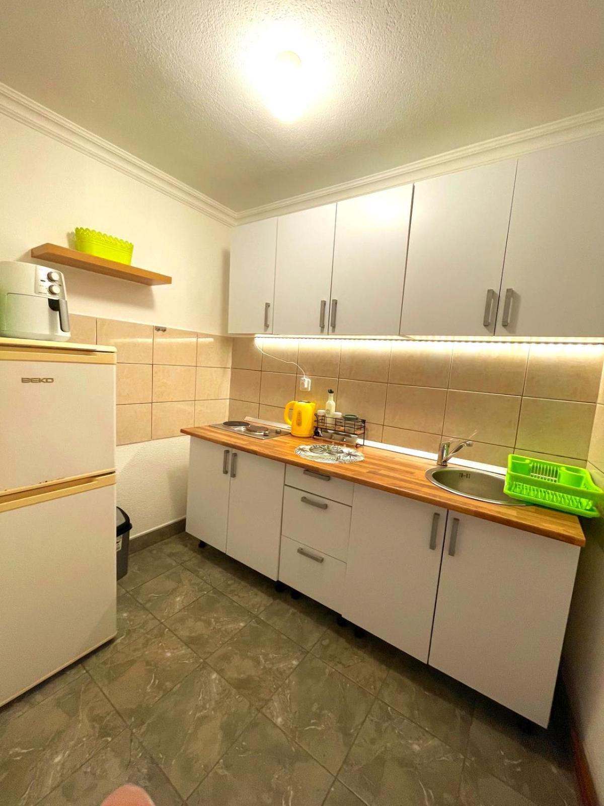 Garden Free Parking Apartment Сараево Стая снимка