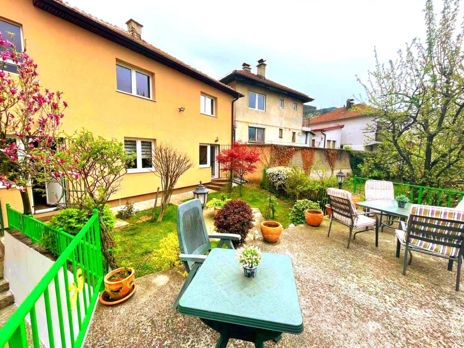 Garden Free Parking Apartment Сараево Екстериор снимка