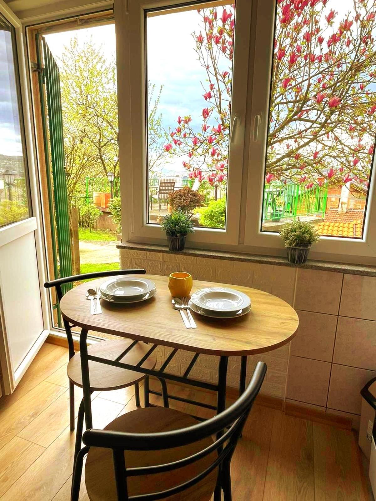 Garden Free Parking Apartment Сараево Екстериор снимка