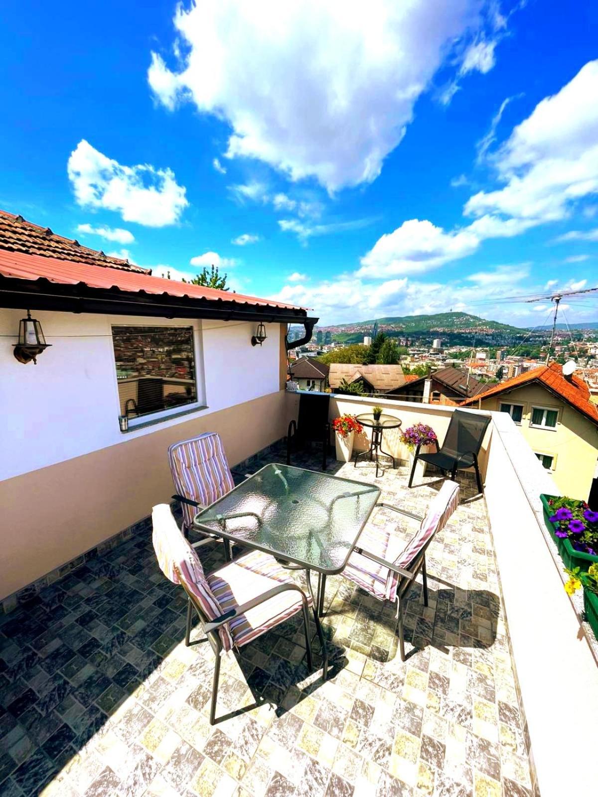 Garden Free Parking Apartment Сараево Екстериор снимка